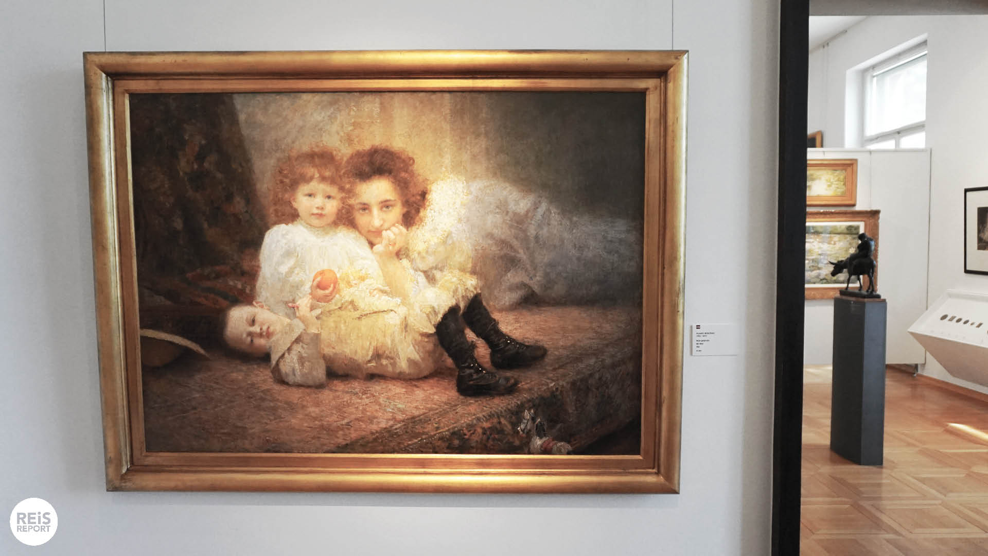two girls dolac market