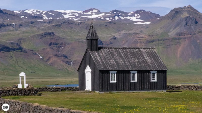 zwarte-kerkje-ijsland